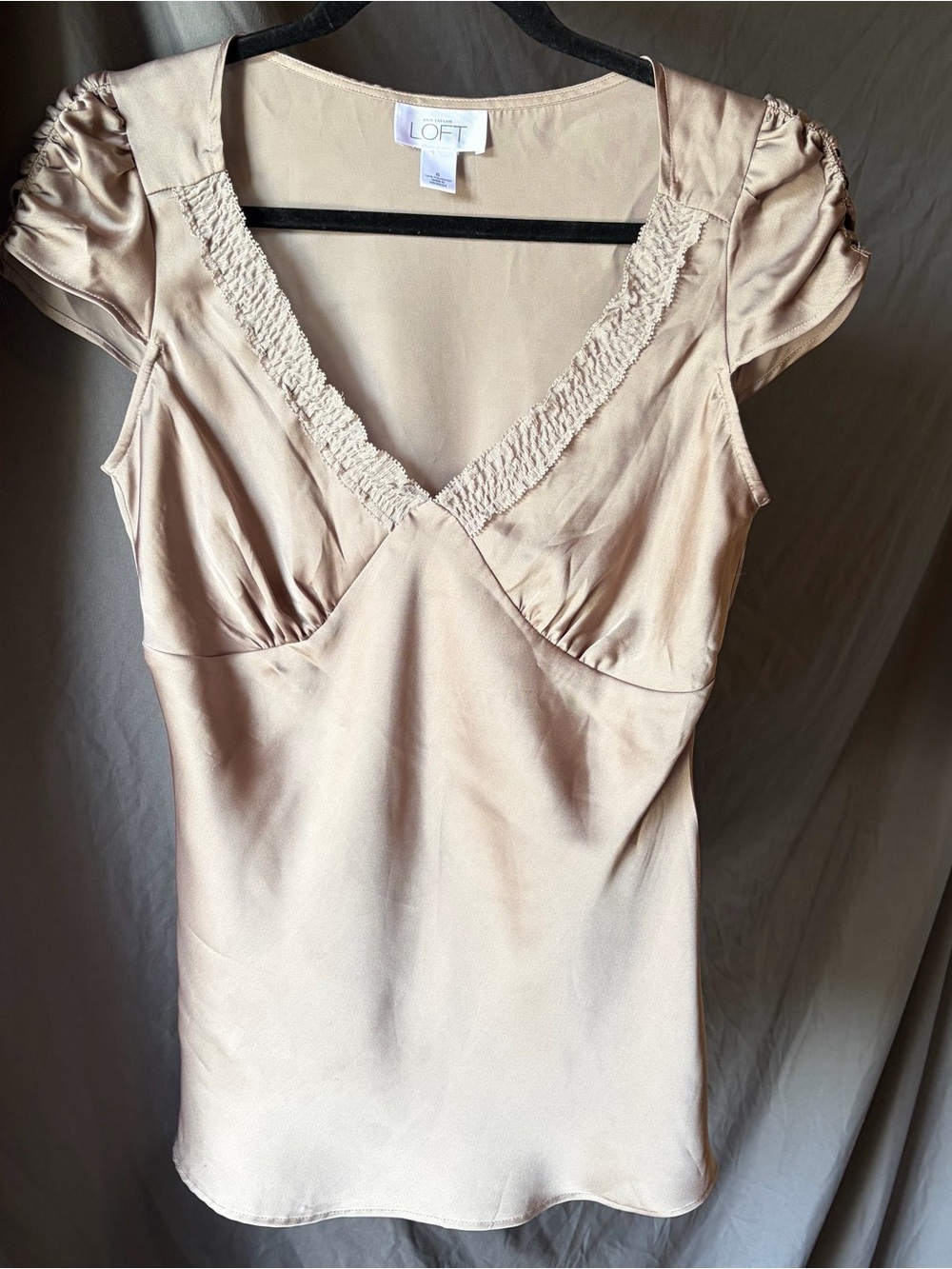 LOFT Y2K Short Cap Sleeve Champagne Color Blouse V-neck Satin Feel Tuscan Mom 6
